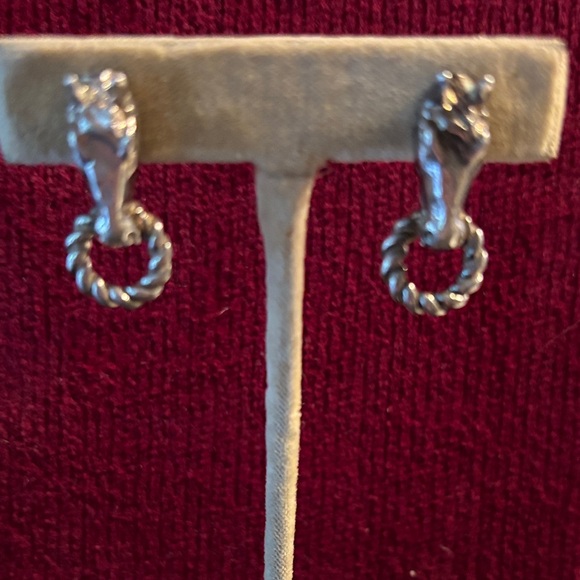 Elegant Silver Tone Horse Head Earrings - Picture 1 of 4